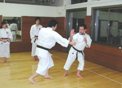 指導中の野坂先生