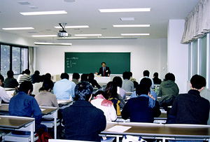 グループ討論に向けての説明風景