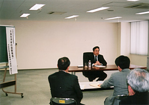 戦略性が重要と述べる川原田国際課長