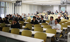 講演を傍聴する参加者