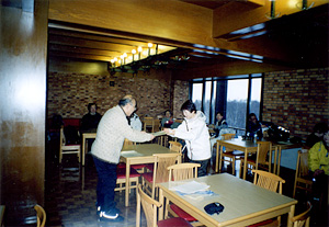 北海道開拓記念館で受講者に修了証を授与