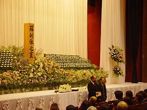 謝辞を述べる川浪研究科長