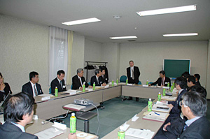 会議の冒頭に挨拶する北海道大学病院大畑昇保存系歯科長兼生体技工部長