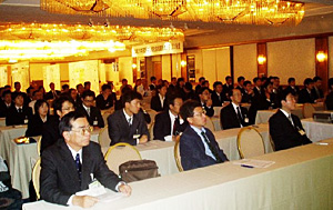 企業ショートトークを聞く参加者