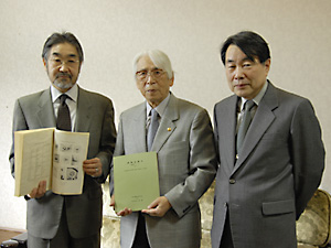 左から館長・長谷川氏・山田氏