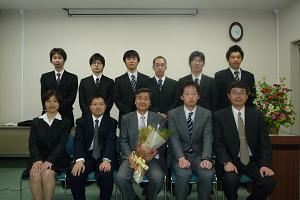 第5期修了生との集合写真