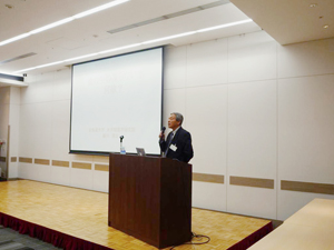 講演中の藤川教授