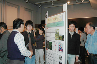 学生・大学院生のポスター発表の様子