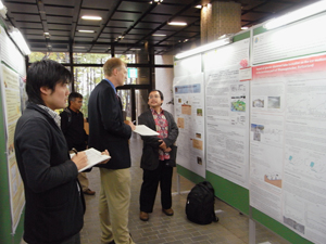 学生によるポスター発表の様子