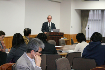 マサチューセッツ大学アマースト校政治経済学研究所副所長ジェームズ・ハインツ氏