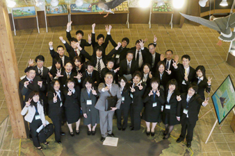 3カ国の大臣への発表を終えての記念撮影(写真提供:公共政策大学院 修士課程 鳥越浩一)