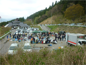 岩手県陸前高田市におけるアルバム・卒業証書等の展示の様子