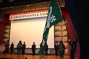 第百代応援団と第二十七代応援吹奏団による演舞