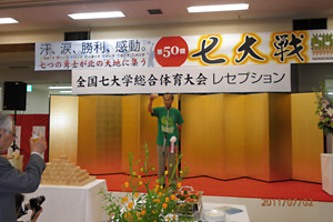 山口理事・副学長の乾杯の発声