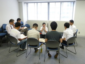 のどを詰まらせた人への対処法