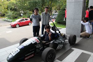 フォーミュラーチームによる車両展示