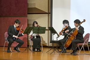 交響楽団による演奏