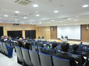 同窓会通常総会の様子