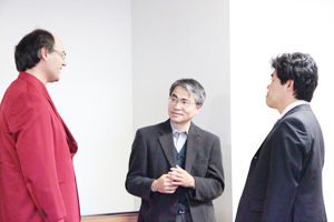 オウル大学Sillanpaa教授(左側)との懇談