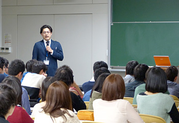 講演する齋藤講師