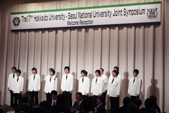 学生サークル「北海道大学合唱団」による合唱披露