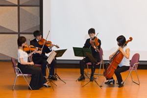 交響楽団による演奏