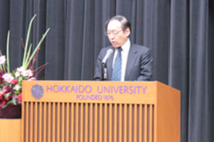 寺尾グローバル教育推進センター長による祝辞
