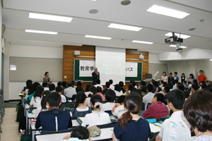 教育学部「自由参加プログラム」の様子