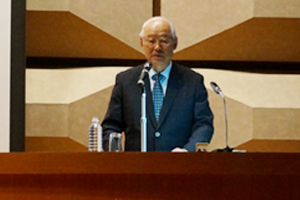 歓迎の挨拶を述べる石山会長