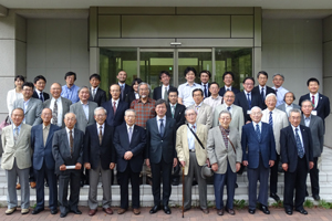 獣医学部同窓会通常総会及びフォーラム参加者の集合写真