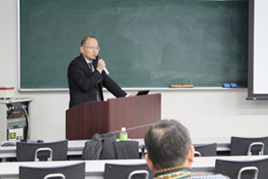 講演を行う櫻井ハラスメント相談室長