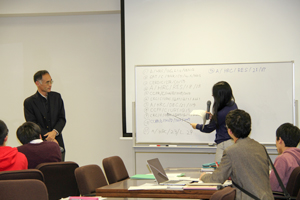 文書情報を学ぶワークショップの様子