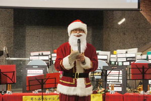 開会の挨拶をする寳金病院長