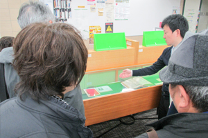 図書館ツアーの様子