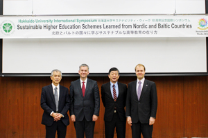 講演終了後の記念撮影(左から松本氏,Engstrom氏,成田所長,Kangro氏)