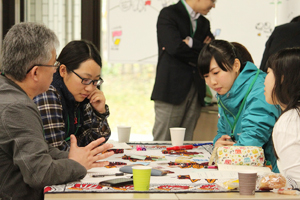 ワークショップで議論する参加者の様子