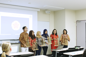 学生による発表の様子