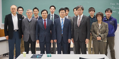 講演終了後の参加者の集合写真