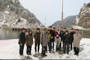 豊平峡ダムへのフィールドトリップでの集合写真