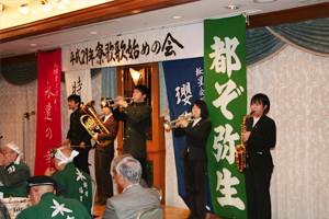 豪快な音響で会を盛り上げた応援吹奏団