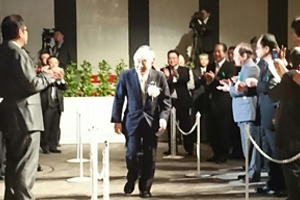 花道から入場する木村名誉教授
