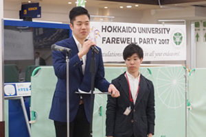 司会の松田さん(左)と戸谷さん(右)