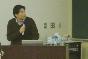 発表する米田講師