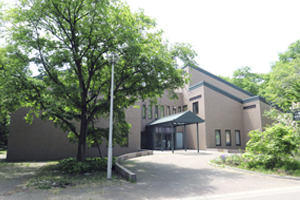 大学文書館外観