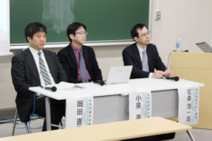 ディスカッションの様子(右から石森理学研究院長,小泉氏,岡田主任URA)