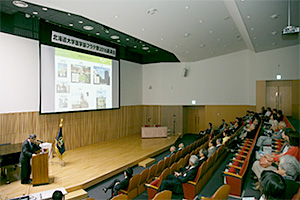 廣重　力氏（北海道大学名誉教授（元北大総長）　学校法人東日本学園名誉学園長）