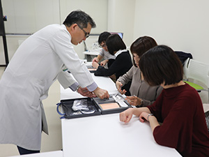 第1部医学部施設巡りの様子