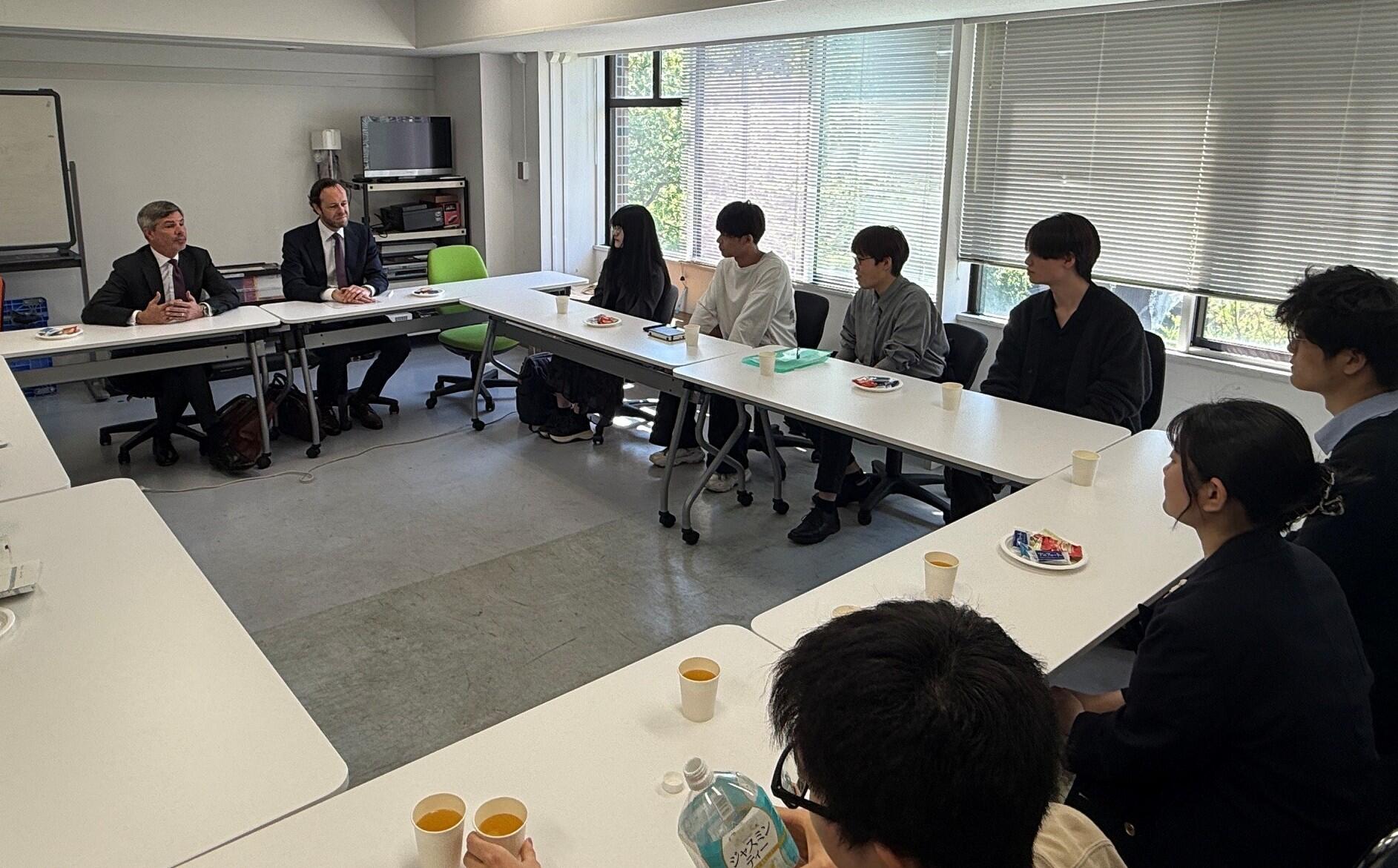 文学部の学生との交流