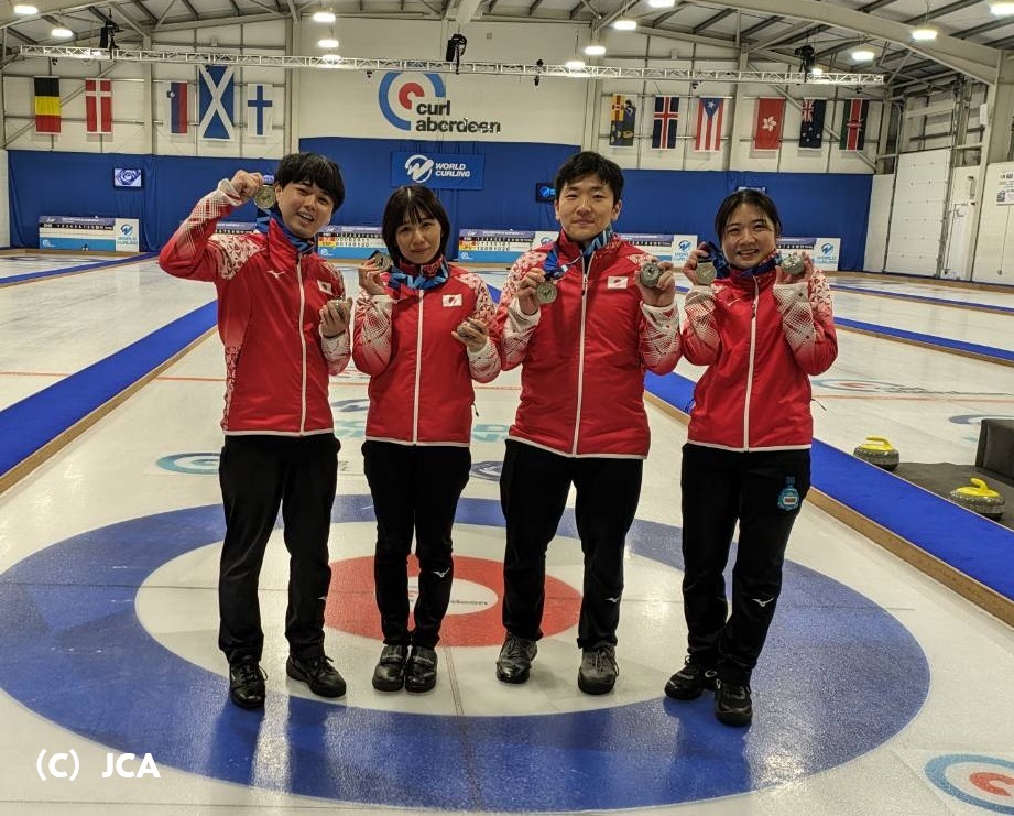 日本代表チームの皆様（左から市坪さん、長谷さん、沙魚川さん、常世田千尋さん）