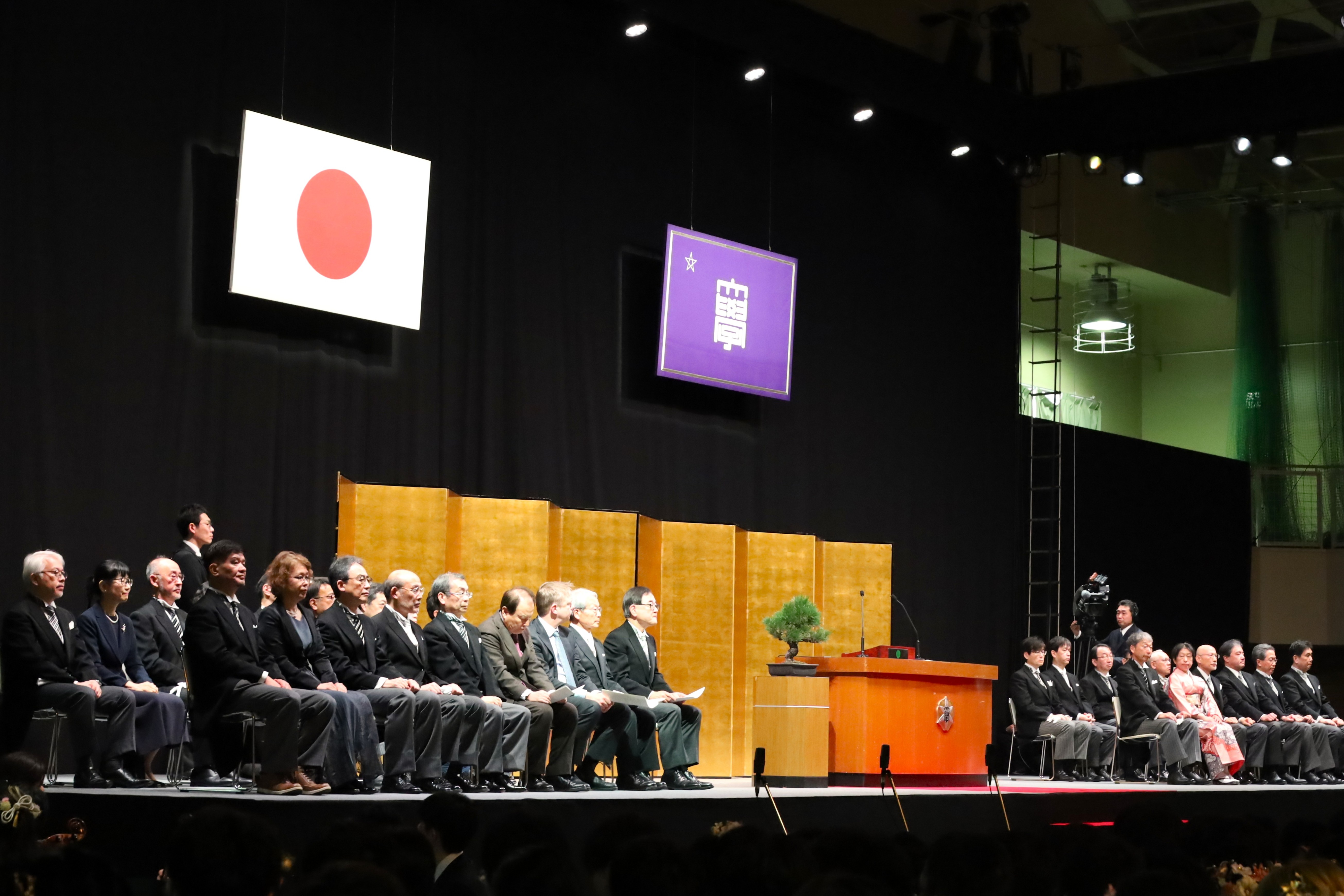 壇上の総長、理事、監事、副学長等